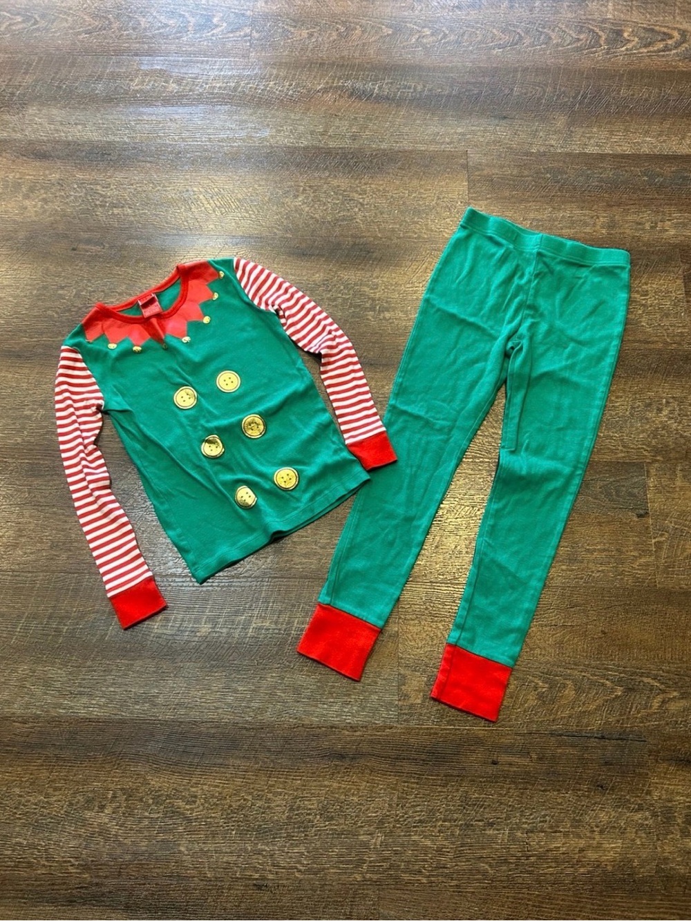Target Kids Green and Red Elf Pajama Set 8